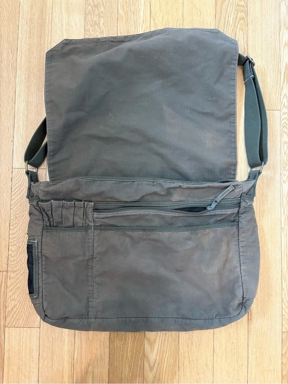 Vtg Y2K 2002 GAP Canvas Messenger Bag Cargo Gorpcore Indie Grunge Tech Flap